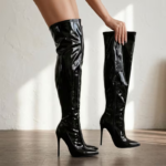 Botas Bucaneras de Charol con Tacón Aguja Elegancia, Glamour y Estilo Exclusivo para Mujer - Imagen 2