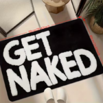 Tapete Divertido Get Naked Blanco y Negro Antideslizante de Felpa Suave - Imagen 4